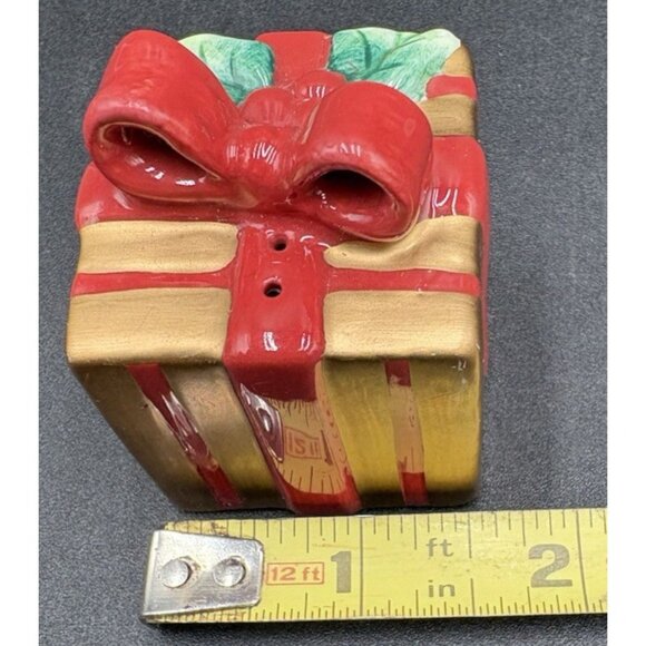 Christmas Salt or Pepper Shaker Holiday Gift Giving Small Ceramic EUC - Picture 6 of 6